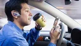 distraccion de un formador vial